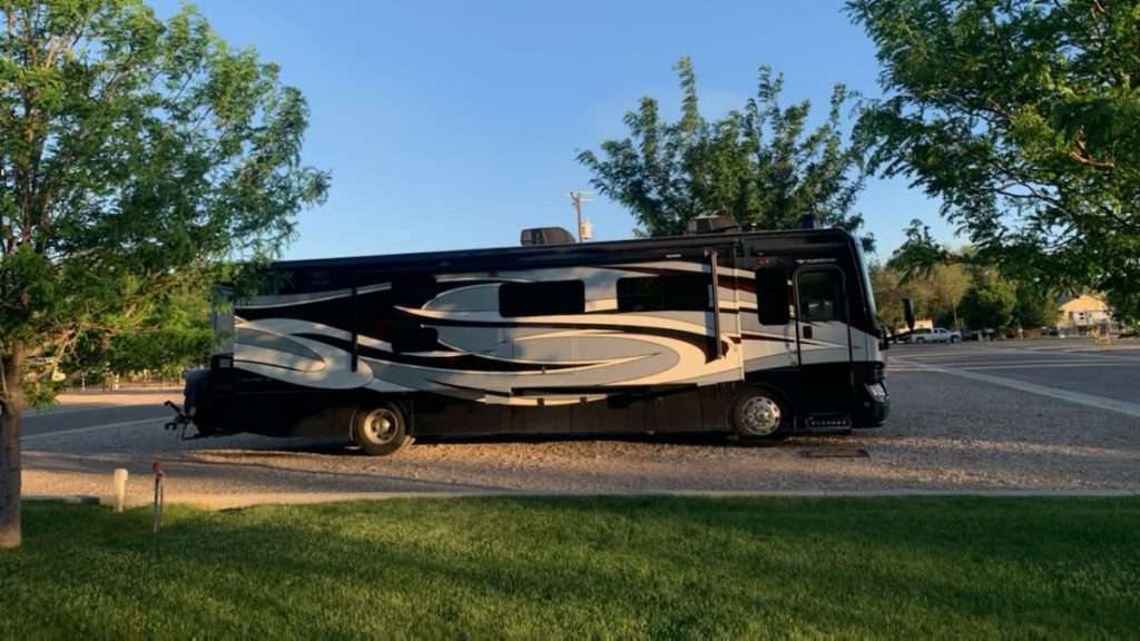Deluxe pull-through RV site - Silver Sage RV Park