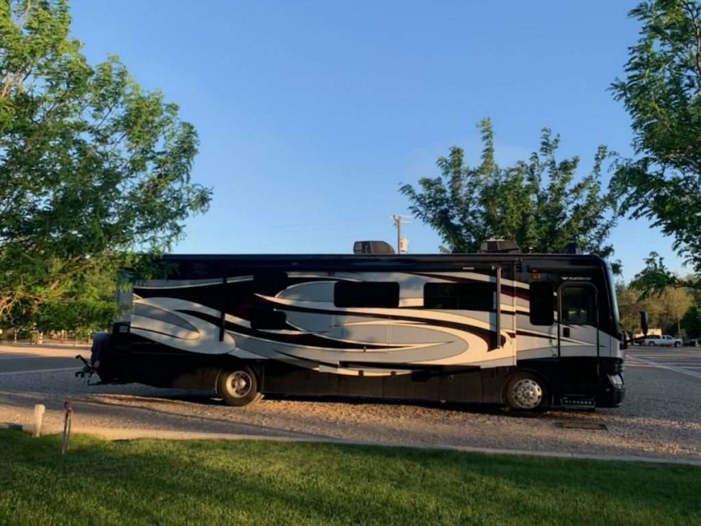 Deluxe pull-through RV site - Silver Sage RV Park