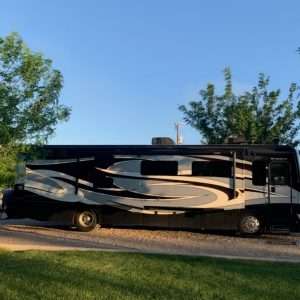 Deluxe pull-through RV site - Silver Sage RV Park